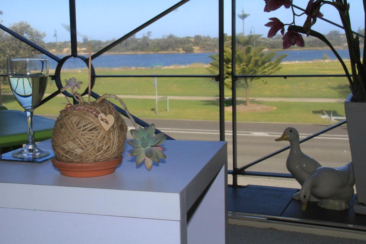 Sea Breeze On The Esplanade Villa Lakes Entrance Kültér fotó